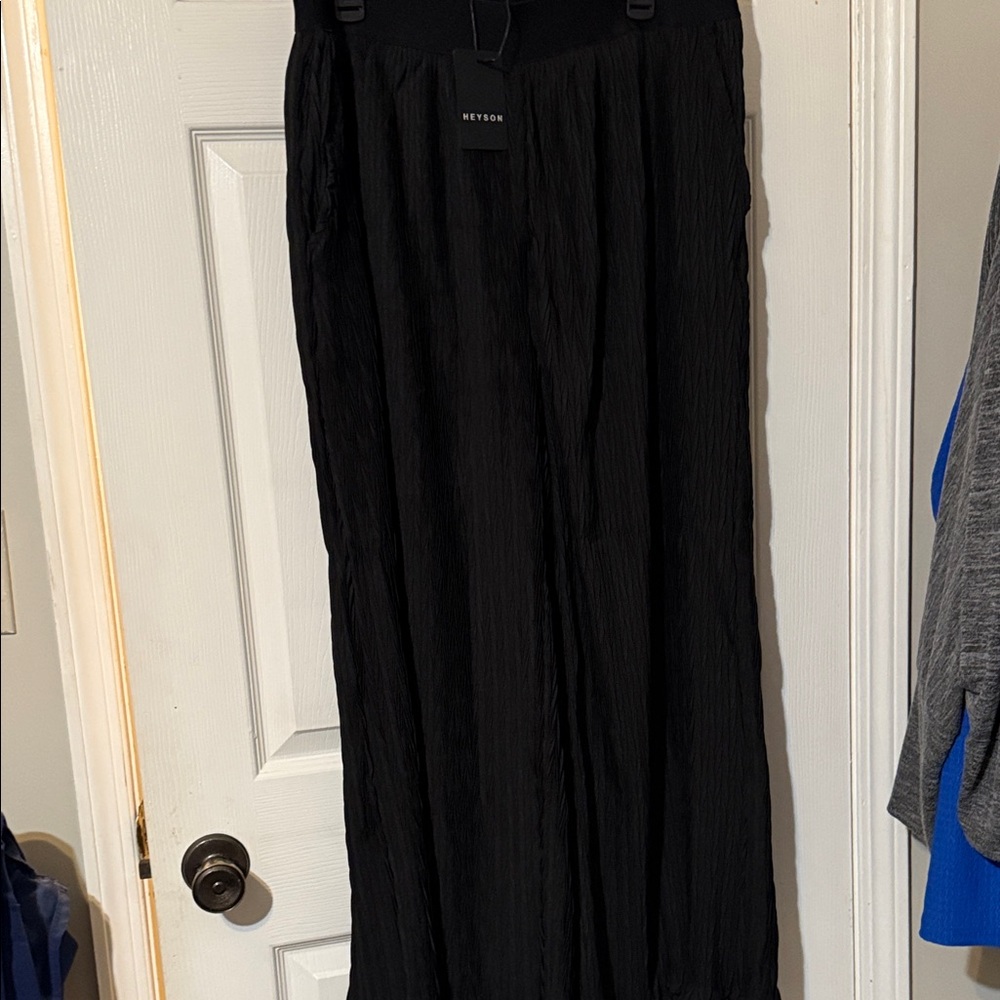 HEYSON Women’s wide leg crepe pull on pants. New with tags.